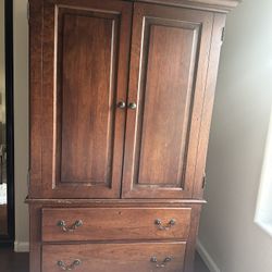 Armoire/TV Cabinet  *FREE*