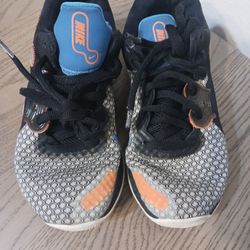 Tenis   Nike. Size 5.5 