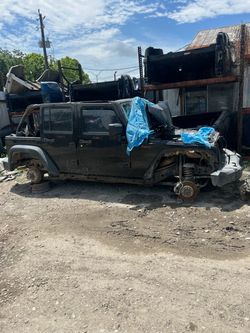 2013 Jeep Wranger motor 3.6 parts Only $25