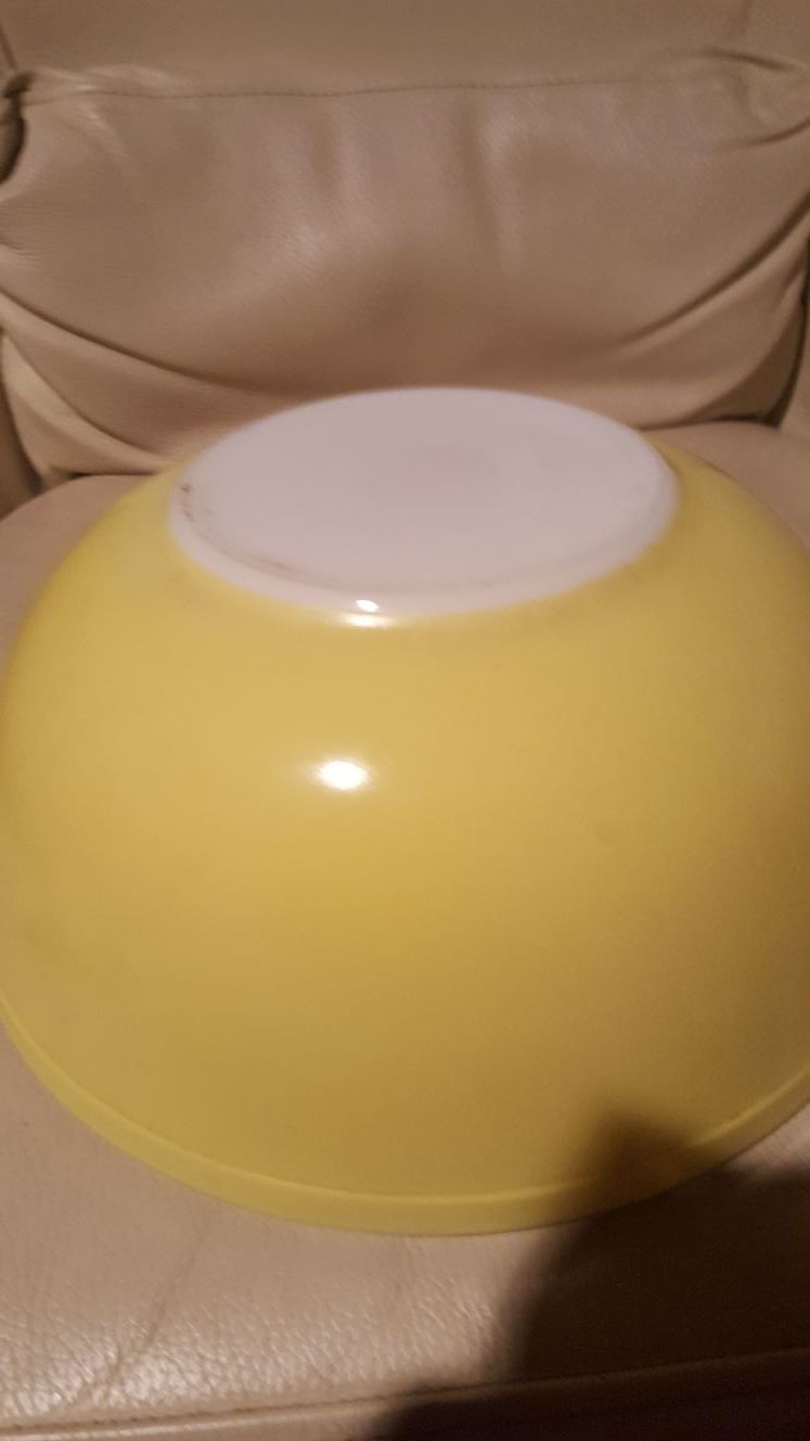 Pyrex Mixing bowl