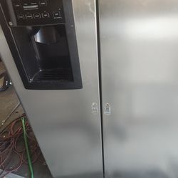 Refrigerator General Electric.