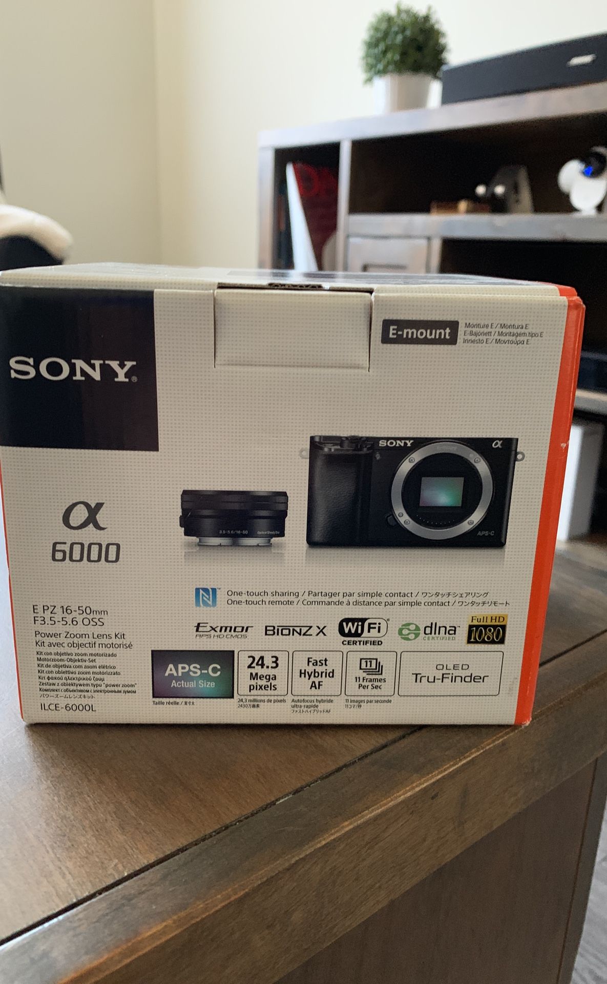Sony a6000 camera: 16-50mm lens, box and bag included