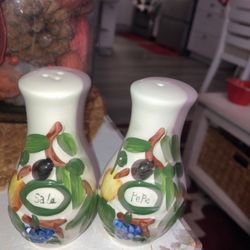 Vintage Italian Sale and Pepe Shakers