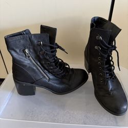 $3 WOMENS USED BLACK BOOTS SIZE 9 
