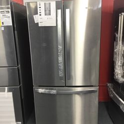 New Scratch And Dent Whirlpool 25.2 Cu Ft Stainless Steel French Door Fridge. 1 year Warranty 