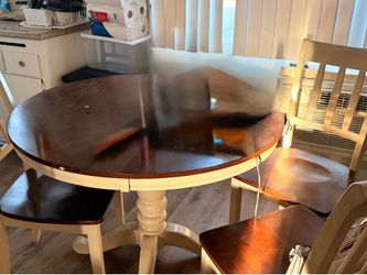 Table with 4 chairs