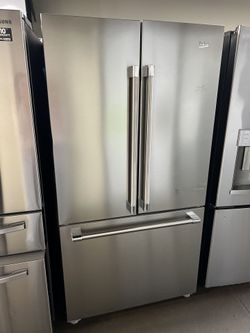 NEW OPEN BOX BEKO COUNTER DEPTH FRENCH STYLE WITH INTERNAL WATER/ICE 