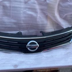 2009-2011 Nissan Grill (62310-zw80)