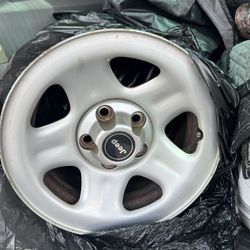 5 Jeep YJ or Cherokee Wheels