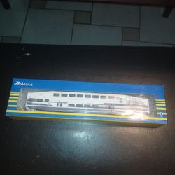 Metrolink 183 coach car ho scale new