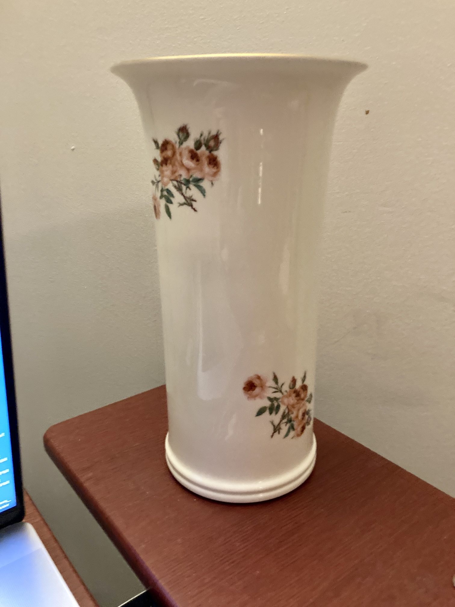 LENOX SPECIAL BRIDESMAID SAXONY VASE 24K GOLD TRIM USA 11" HAND PAINTED (?)