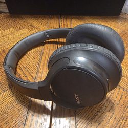 Sony WH-CH70ON Over the Ear Headphone - Gray