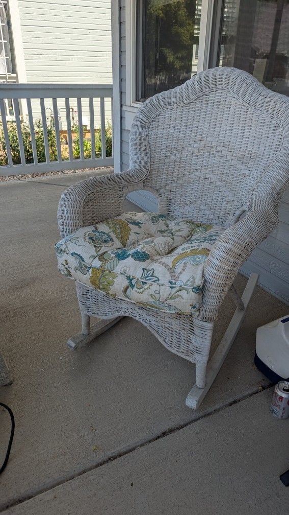 Free Wicker Rocker And Table