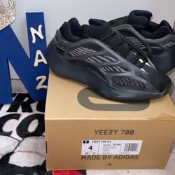 Adidas Yeezy 700