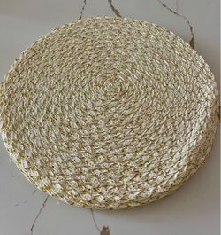 Round Woven Placemat White and Gold