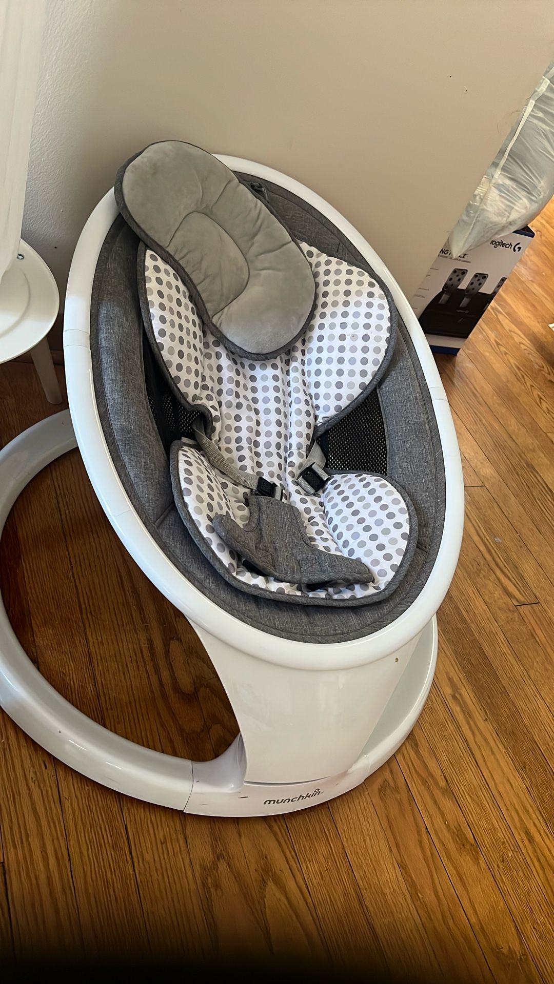 Munchkin Bluetooth Enabled Baby Swing