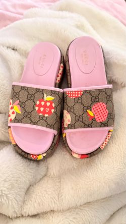 Pink Gucci slides size 35