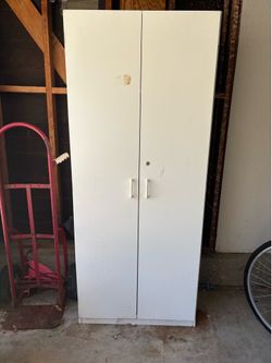 Storage cabinet
