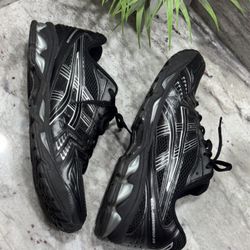 ASICS Gel Kayano 14 Black/Silver Size 12 Used