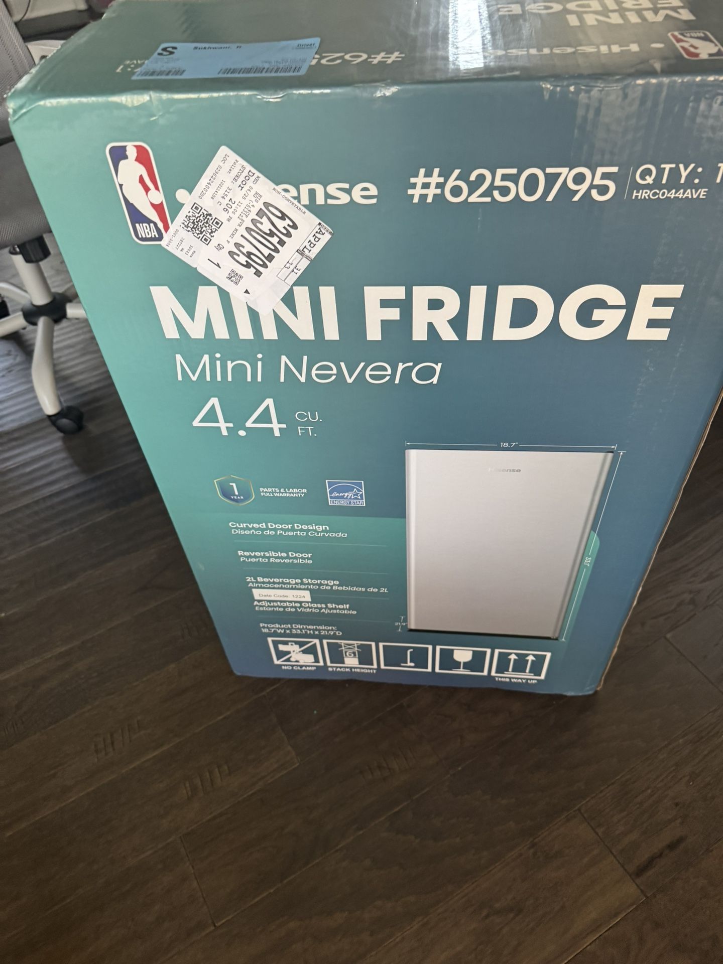 NEW Hisense 4.4 cu ft Mini Fridge (SILVER) Energy Star