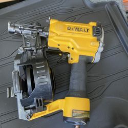 DEWALT Pneumatic 15° Coil Roofing Nailer