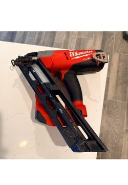 Milwaukee 15 GA Fuel Finish Nailer Gun