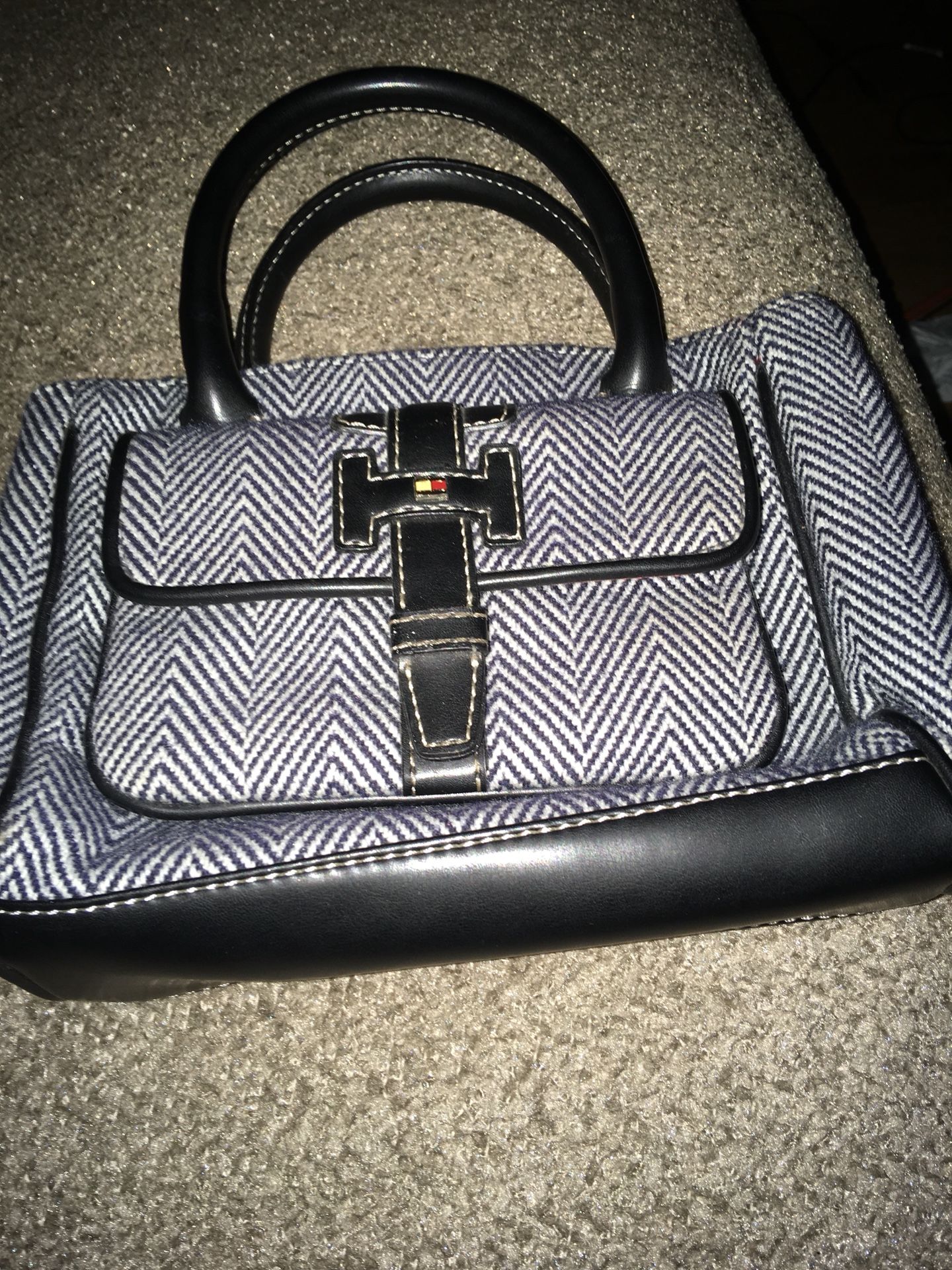 Small Tommy Hilfiger hand bag