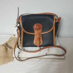 VINTAGE ALL WEATHER LEATHER CROSSBODY  BLACK PURSE