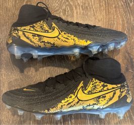 Nike phantom Luna Elite AG (Turf) Cleat, Size 10.5