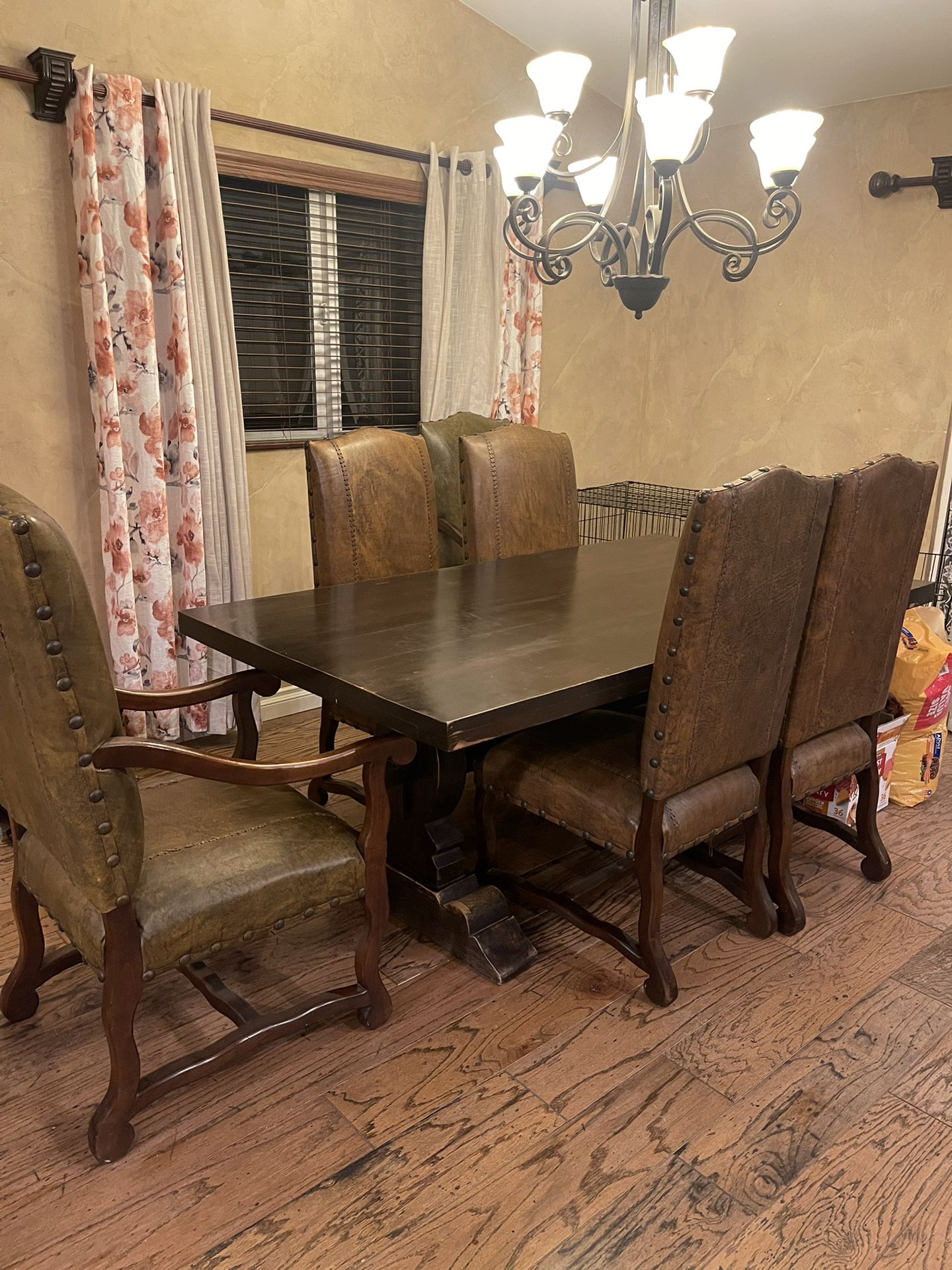 Dining Room Table And 6 Chairs Great Condition