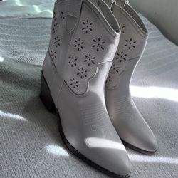 women’s boots 