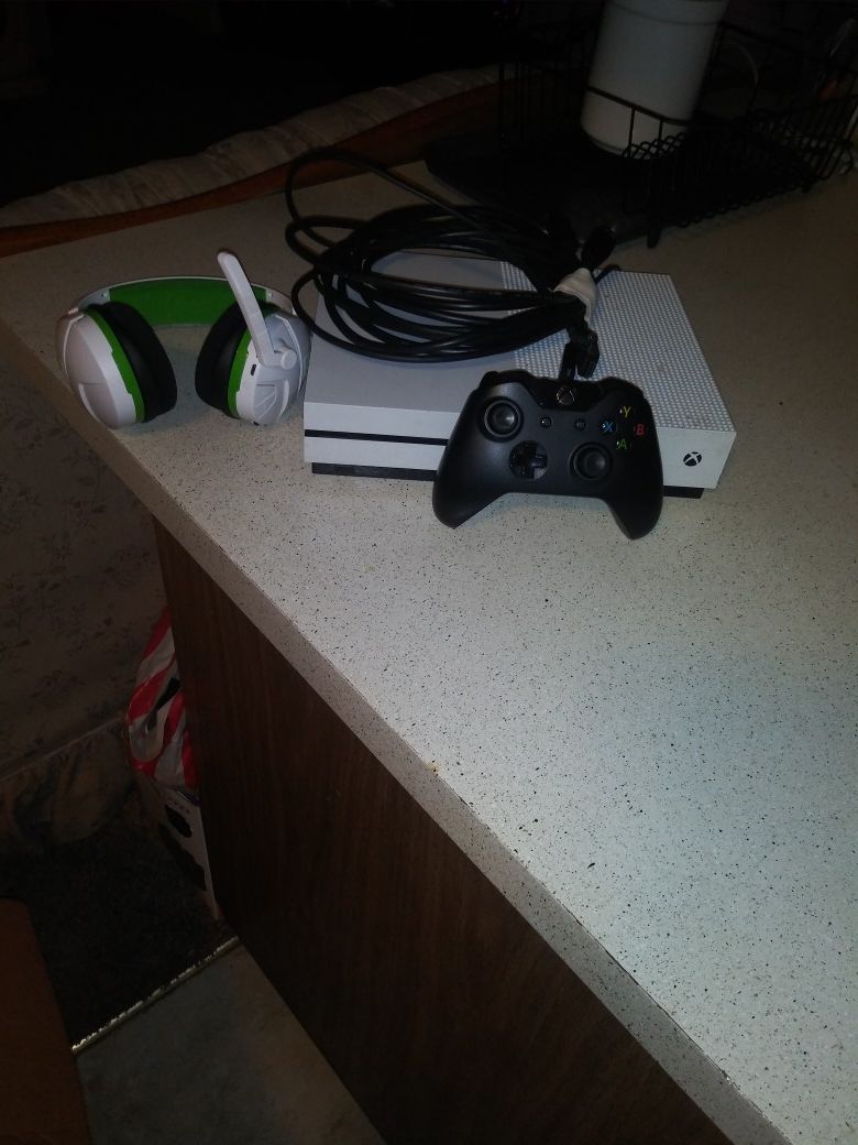 (BUNDLE) Xbox OneS with controller and wireless headset!
