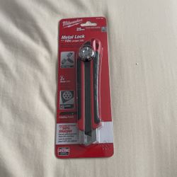 4.7 out of 5 stars126 Reviews Milwaukee 48-22-1962 25mm Snap Knife Metal Lock
