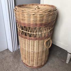 Woven Natural Wicker Laundry Basket With Lid