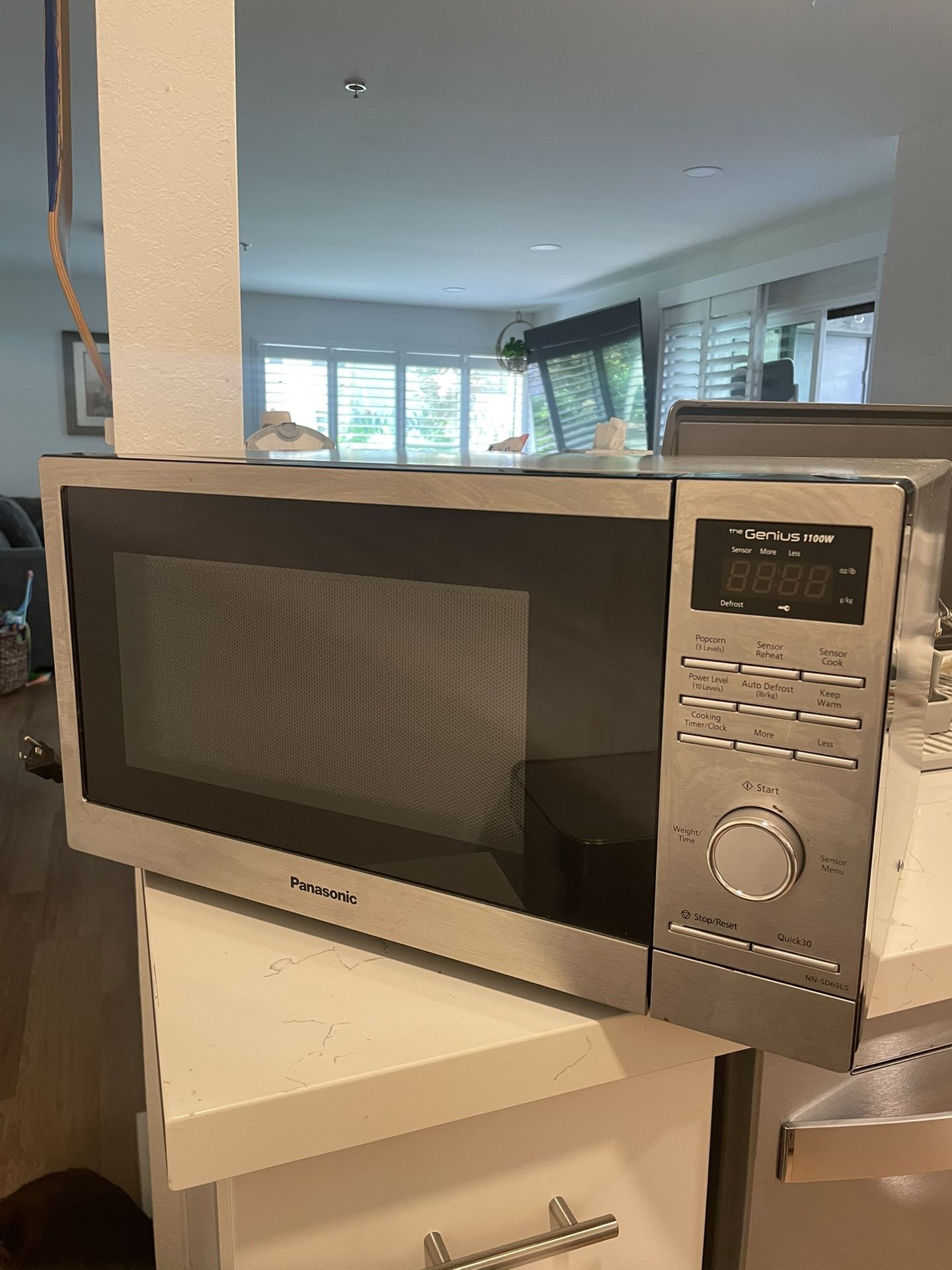 Panasonic Genius 1100W Microwave