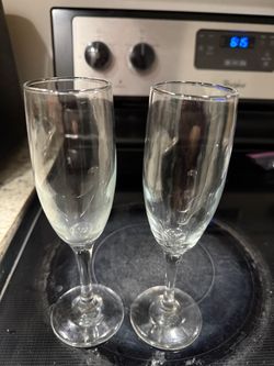 Set of 2 Clear Glass Champagne Flutes n set of 4 wine glasses