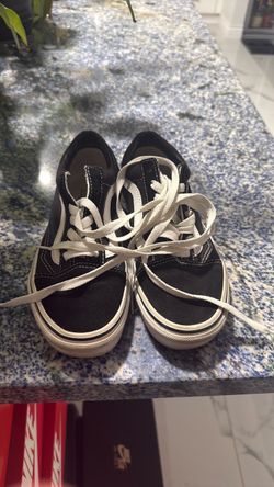 Vans black and white 3.5 men’s size