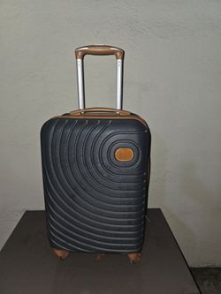 IT Luggage Oasis hardside spinner suitcase