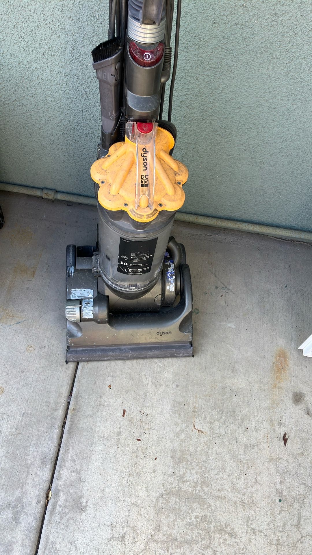 Dyson vacuum cleaner don’t know if it works or not. I just have to be blown out $50 pick it up.