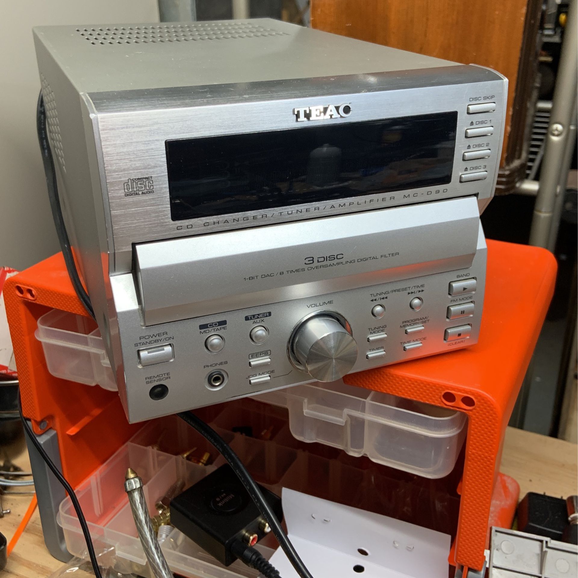 TEAC Mc-d90 Radio/ Amplifier