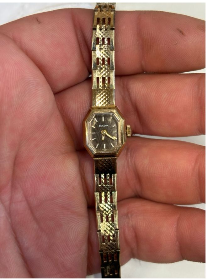 Vintage Bulova France G812 Gold Tone Women’s Watch. Not running.
