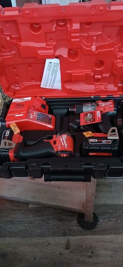 Milwaukee M18 Fuel kit impact Drill (2)5.0ah batteries charger and hard case