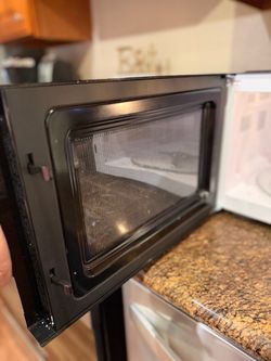 Brand new microwave selling because I’m moving no longer need Brand new microwave selling because I’m moving no longer need