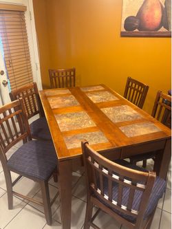 Kitchen table and 6 chairs
