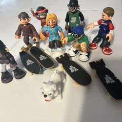 The figures in the image are from the Wild Grinders JAY JAY Deluxe Action Pack, produced by Mattel.  The action figures are fully articulated. They co