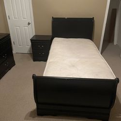5 Pièces Twin Bed With Mattress, Night Stand, Dresser And Mirror Plus a Bonus Bookshelves 