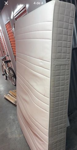 Cama con  base de madera muy fuerte muy estable