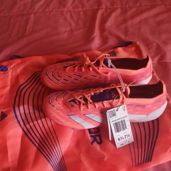 Adidas Predator ELITE  Size 6 1/2