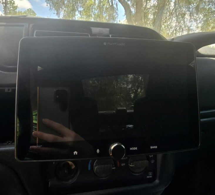 10" Touch Screen Radio