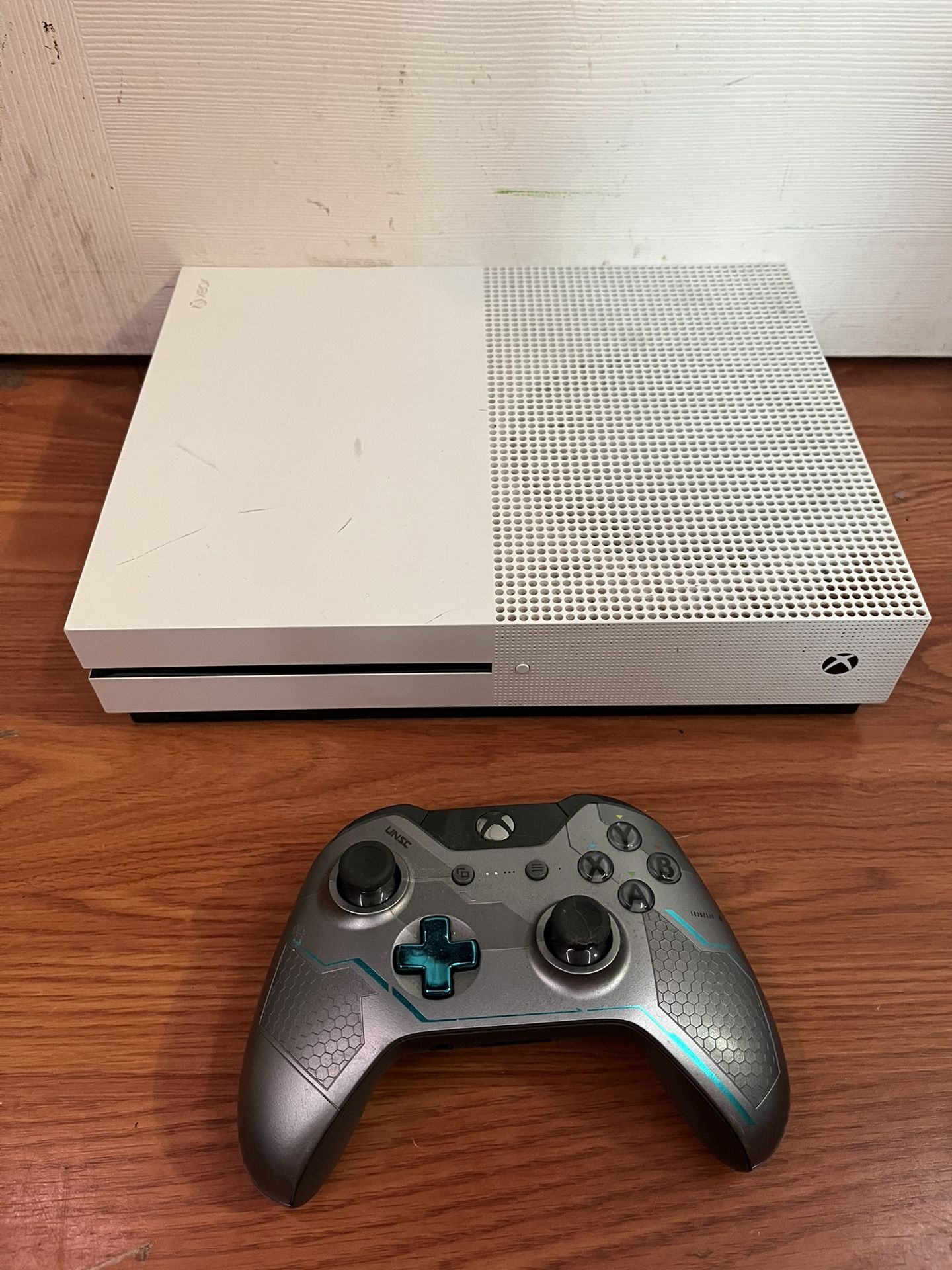 Xbox One S Console w/ 1 Controller